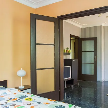 Apartment Lovely Spacious 2 Bedroom Downtown *